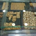Porodica sela da se zasladi, pa ih sačekala šok-cena! U Grčkoj 'deru' i na kolačima, frapirali se kad im je stigao račun