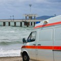 Drama na plaži u Sutomoru: Deki pozlilo dok se kupao, mladi Kruševljani Sara i Dušan spasili mu život