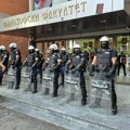 Novi skup ispred Filozofskog fakulteta u Novom Sadu