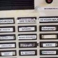 Neko je fotografisao interfon zgrade u Minhenu: „Ove samo žive Srbi, Hrvati, Bosanci… Samo se ovom prezimenu svi smeju“