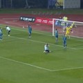 Ceo svet gleda i pita se - kako?! Neverovatni promašaji na utakmici Kupa Srbije, svi se hvatali za glavu (video)
