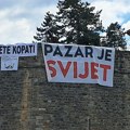 Novi Pazar: Zborovi i studenti ostali bez pomoći od institucija, sami obezbeđuju smeštaj za goste protesta