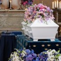 Cveće nežnih boja na sahrani sestre švedskog kralja