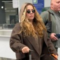 Indira Radić bez šminke i s kapuljačom na glavi na aerodromu! Ovako je reagovala na pitanja o Breni i Popoviću