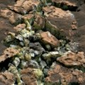 Rover NASA "Kjuriositi" slučajno razbio stenu na Marsu - iz nje se rasulo nešto što naučnici nisu očekivali: "Postoji nešto…