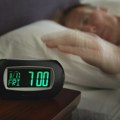 Večeras spavaćemo jedan sat kraće: Evo u koliko tačno se pomera sat i svi ćemo osetiti posledice