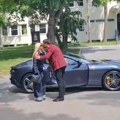 (Фото) Дара Бубамара први пут показала млађег дечка Страсно се љубе у јавности: Опасан је фрајер