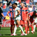 (VIDEO) Šta je ovo? Mbape: Sudija, daj kapitensku traku…