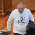 Majice sa brojem 3 u Kosovskoj skupštini, bilbord podrške studentima u Lapljem Selu
