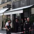 Pljačka dostojna filma: Naoružani razbojnici ukrali milionski vredan nakit iz prodavnice Pijaže u Parizu (video)