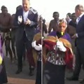 Plesom do pobede? Kad nema Putina, ministri kolo vode - Lavrov sleteo pa zavrteo kukovima sa ženama (video)