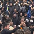 Pogledajte Partizanov snimak frke s navijačima: Grobari terali igrače, lupali po tunelu, reagovao direktor