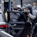 Okončana drama u Holandiji: Policija uhapsila maskiranog muškarca koji je satima držao taoce u jednom kafiću (video)
