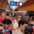 Totalni kolaps! Srpski navijači krenuli ka stadionu, ali ih je u metrou dočekalo novo neprijatno iznenađenje! (foto)