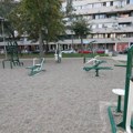 Uređen park u Bloku 21: Obnovljeno igralište i košarkaški teren foto