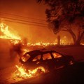 Buldožeri sklanjaju napuštene automobile, požar se širi i briše sve ispred sebe: Meteorolozi strahuju od ogromne oluje