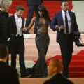 Naomi Kembel izbačena sa Met Gale: Manekenka se opasno zamerila važnoj ženi i sad plaća cenu, ovo joj nikad neće…