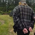 Hapšenje o kojem priča Amerika: Pretio je motornom testerom, a onda je policajac otvorio gepek...