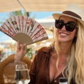 Razgaćila se usred restorana: Kupaći Aleksandre Nikolić svi komentarišu: Ogrnula se samo košuljom