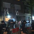 Incident na Novom Beogradu: Naprednjak se zaleteo na mladića koji je snimao protest