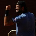 ​Mateo Arnaldi poslednji polufinalista Rolan Garosa