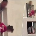 Uznemirujuće! Otac drži ćerku (3) kao taoca, prislonio joj nož na grlo: Ljudi nemoćno gledaju horor! Nakon neuspelih pregovora…