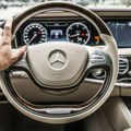 Zbogom vanrednoj isplati za jul! Sindikat pokrenuo hiljade radnika ”Mercedesa” protiv mera štednje
