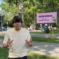 "Baci pet" i dobijaš pare: Poznati influenser delio novac ljudima po Srbiji ako se pozdrave sa njim