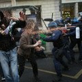 Policija suzavcem na đake u Parizu, nema znaka popuštanja protesta zbog stanja u prosveti