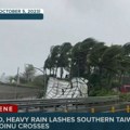 Незапамћен тајфун на ТАЈВАНУ, таласи високи преко седам метара: Људи се затворили у куће, школе затворене (фото/видео)