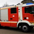 Veliki požar na putu Bač-Tovariševo: Gori dostavno vozilo, crn dim se diže iznad mesta nesreće (foto)