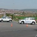 Prvi snimak sa mesta atentata kod Skoplja: Naoružani napadač pucao na gradonačelnika, dve osobe ranjene (video)