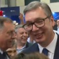 "Predsedniče, da se slikamo" Ljudi se okupili oko Vučića, opšta pomama u Mostaru