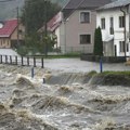 Poplave u srednjoj Evropi, vetar čupa drveće, raste vodostaj reka