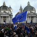 Proevropske demonstracije u rimu: Upozorili na rizik plana o naoružanju Evrope (foto)