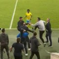 Bivši fudbaler Crvene zvezde "kung-fu" potezom udario španca! Potpuni haos u finalu Kupa, besni trener se zaleteo prema…