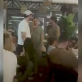 (Video) Miloš Teodosić do jutra slavio kraj karijere: Košarkaš u kafani, pevač mu peva na uvo, a ova pesma ga je posebno…