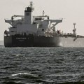 Несрећа у Суецком каналу: Преврнуо се брод за експлоатацију нафте, четворо погинулих