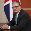 Starmer: Građani mogu mirno da protestuju, ali napadi na policiju nisu dozvoljeni