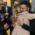 Zelenski na sedmom nebu, osmeh od uha do uha Sve pršti od emocija, a sve zbog ove fatalne plavuše (foto)