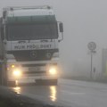 Svi putevi u Srbiji prohodni i bez snega, magla na više putnih pravaca, moguća poledica