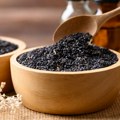 Zašto nutricionisti hvale crni susam: 5 odličnih razloga da ga uvrstite u ishranu