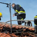 Požar na krovu kuće u Zemunu