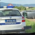Automobil izleteo sa kolovoza i završio u njivi na putu Leskovac – Vučje