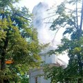 Gori crkva u Botošu kod Zrenjanina, vatrogasci na terenu