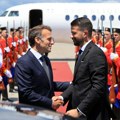 Emanuel Makron stigao u Crnu Goru! Na aerodromu ga dočekao Jakov Milatović, dvojica lidera će jedan drugom uručiti najviša…