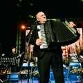 Prepun Dom kulture u Loznici: Susret povodom jubileja harmonikaša Dragana Kovačevića Struje (foto)
