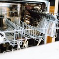 Domaćice šokirane šta sve stavljaju u mašinu za sudove: Ne nasedajte na ovih 10 viralnih trikova - neki mogu biti opasni