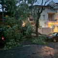 N1: Oluja u više gradova u Srbiji izazvala štetu, vetar nosio drveće i kontejnere