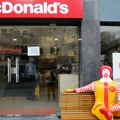 Kriza stigla i u Mekdonalds, opada prodaja hamburgera